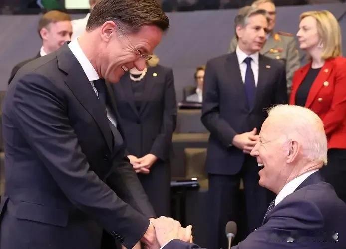 荷兰不卖先进光刻机给中国，其它东西中国也不买了！

荷兰首相马克·吕特将于3月2