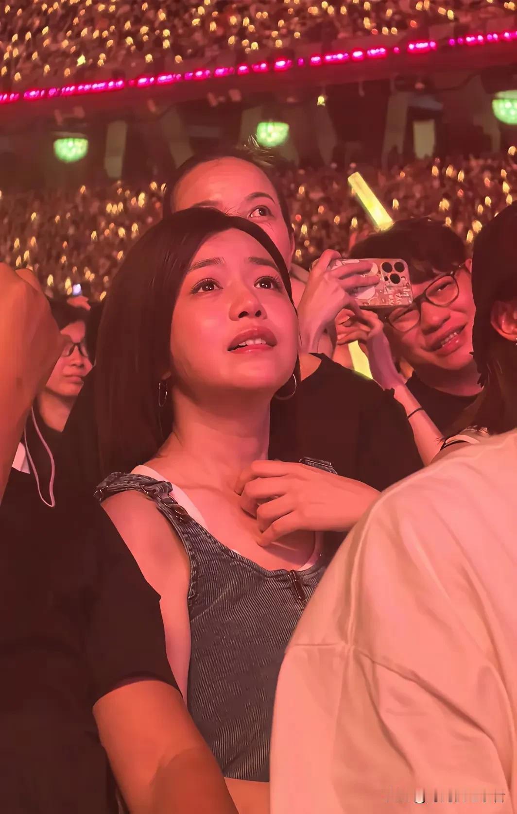 陈妍希被离婚真的是有原因的，陈妍希这样的女人看起来外表干干净净，圆鼓鼓的脸，但是