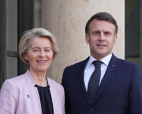 《华尔街日报》称，欧洲正成为新时代最大的输家。

美国、俄罗斯、中国在经济、科技