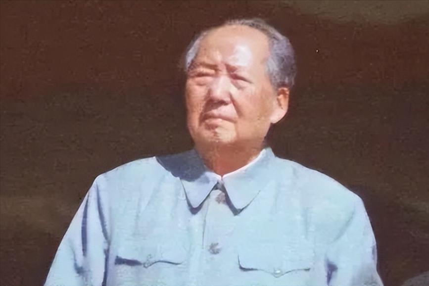 朝鲜战场，儿子毛岸英牺牲的消息传来。

他只说了一句话："打仗，总是要死人的。"