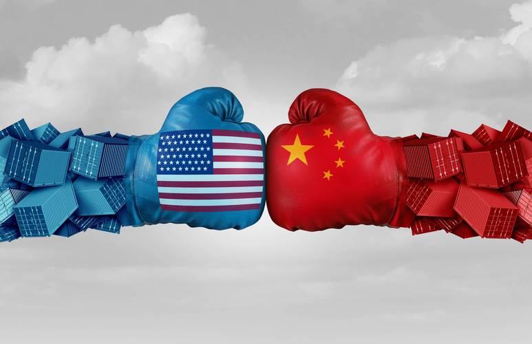 [月亮]现在整个亚洲，甚至全世界的小国都在等中美互杠结果。如果老美先扛不住，只能