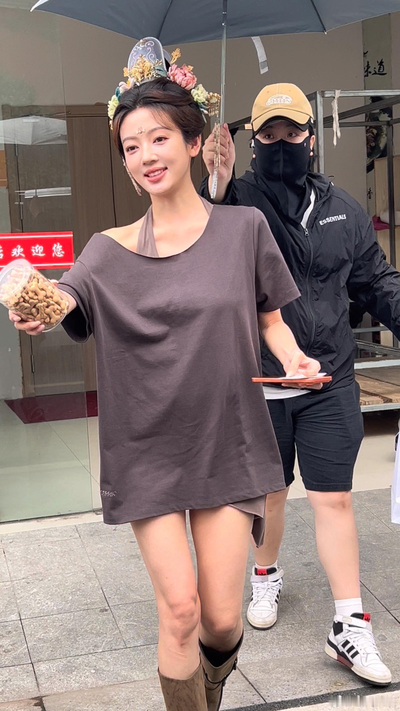 剧宣天才何瑞贤发力了剧宣天才何瑞贤发力了，野狗骨头开播逆应援好用心何瑞贤野狗骨头