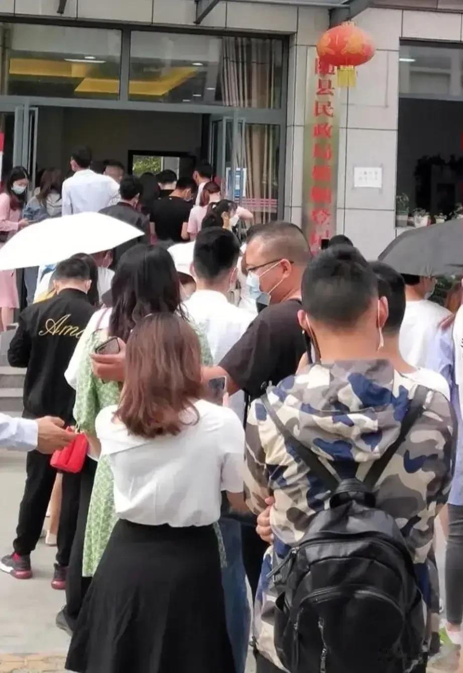婚姻的四个致命误区，一定要牢记:

1.女人离婚根本不愁嫁，离过婚才发现，尽管单