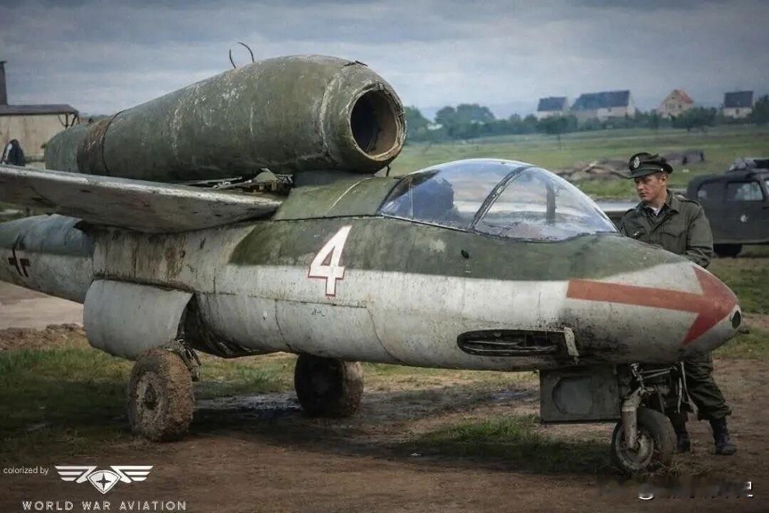 被盟军缴获的He 162战斗机。He 162“火蜥蜴”是德国梅塞施密特公司于第二