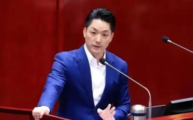 台湾地区恐怕要大洗牌！岛内正流传着一个几乎板上钉钉的预判：只要蒋万安在 2026