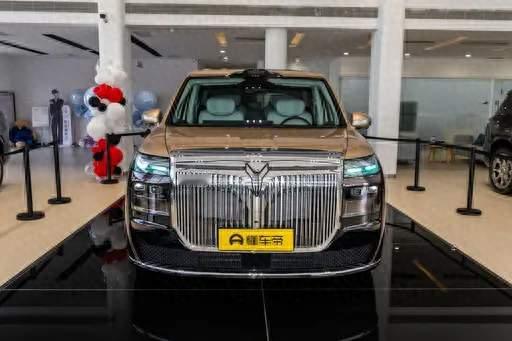 探店岚图梦想家 9 PHEV Ultra+：家用商务两相宜的 MPV 实车体验