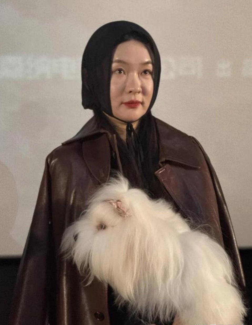 怪不得霍思燕不演戏了。她已经没有一个演员的气质了。 