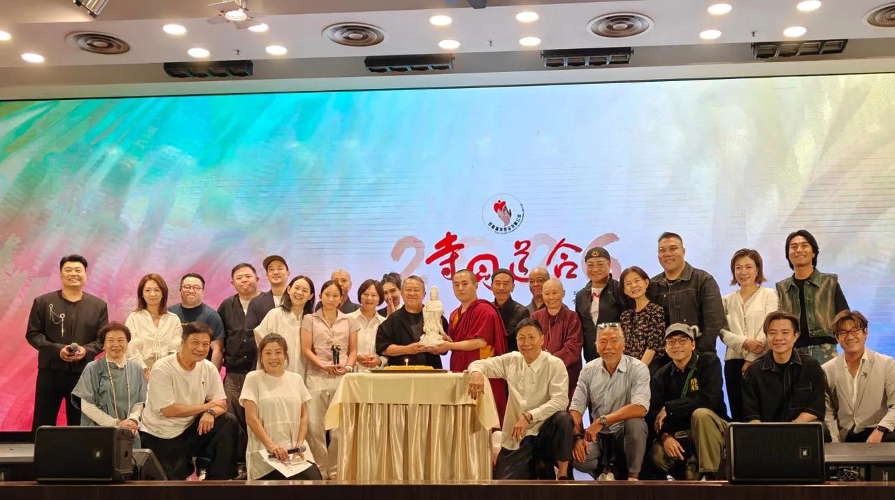 曾志伟73岁大寿！近半个港圈陪他吃素庆祝，场面好热闹
4月13日，汪曼玲在社交网