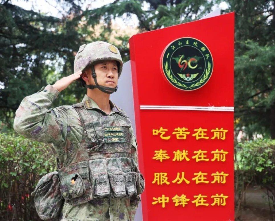 铸剑中原[超话]早安军营原原说早晚安 率先垂范作标杆　向战砺兵勇争先初心如磐向战