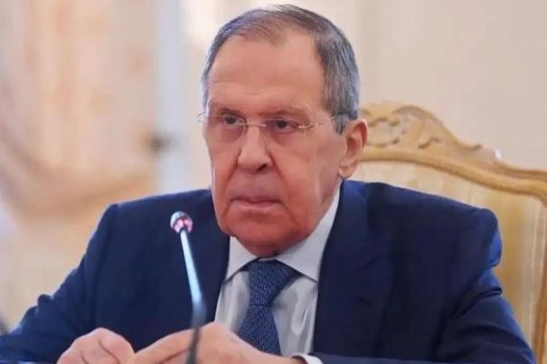 全面“瘫痪”？俄罗斯发生前所未有一幕，足以让中国提高警惕！俄罗斯多地豪车突然集体