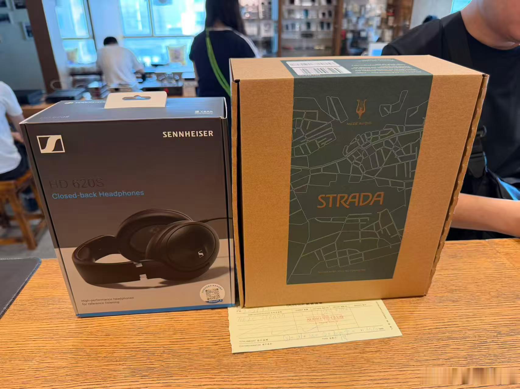 来甲苯以旧换新封闭大耳人声退烧，还是得有点音染才够味！独爱封闭式，森海HD620