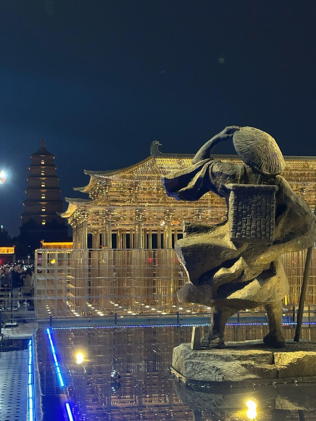 总要来一趟西安吧！❤️

[星星眼]来触摸明城墙上的斑驳青砖，在13.74公里的