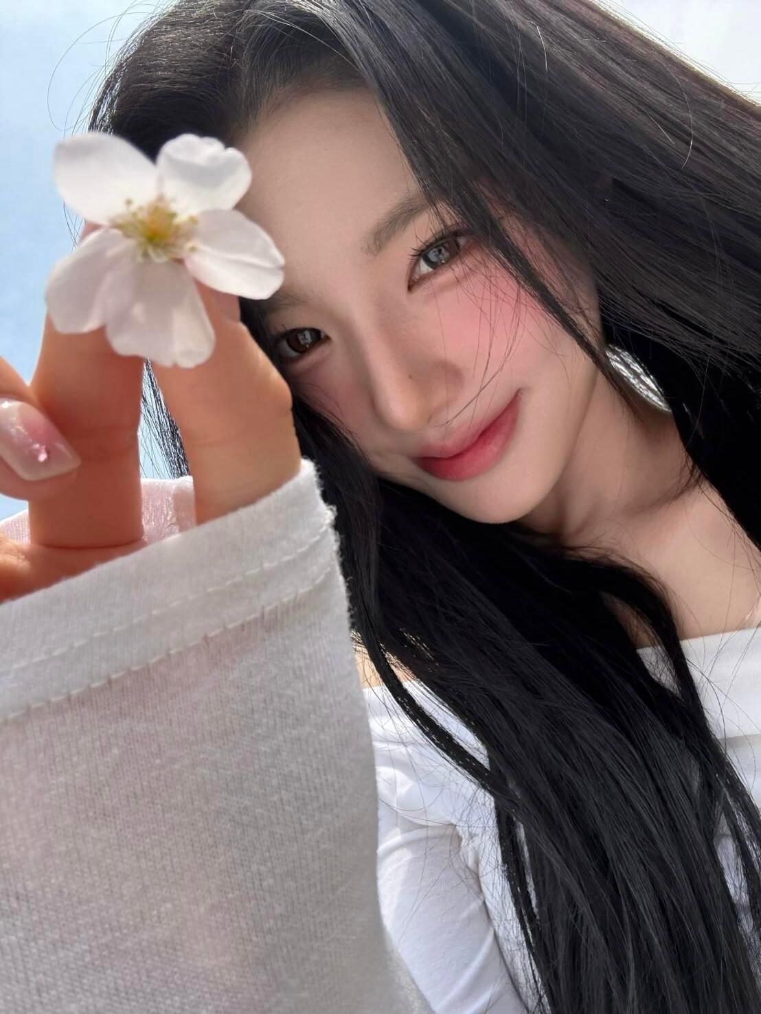xinyu ‎𖤣𖥧𖥣｡‎⋆˚( ၴႅၴ˖°.☘︎🫣 ‎⋆˚✿˖°⊹❀🦋