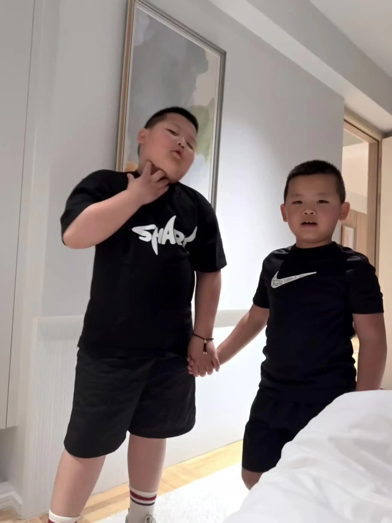 少爷们优秀 大哥二哥期待妹妹出生
