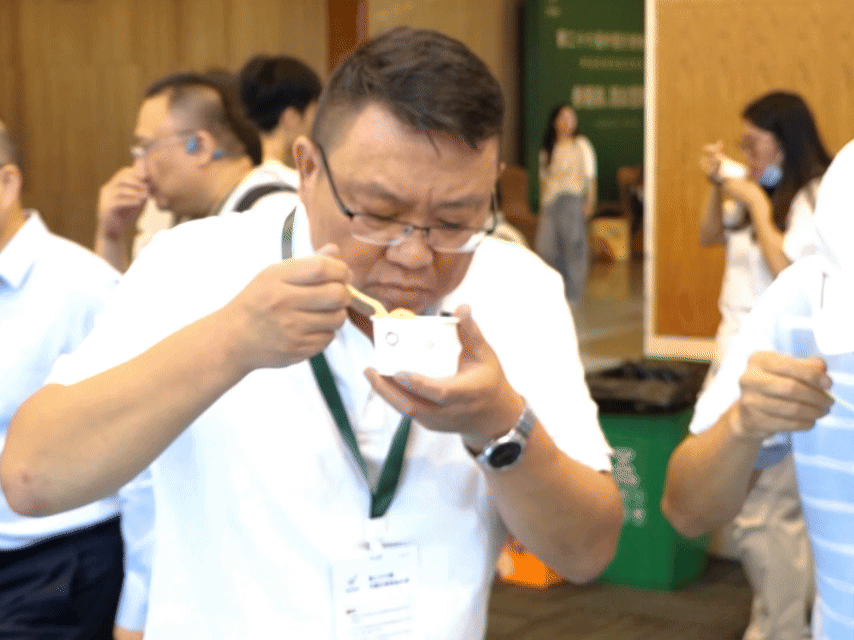 范现国称健康化才是方便面未来 谈及方便面行业方向，范现国直言健康化才是未来。国标