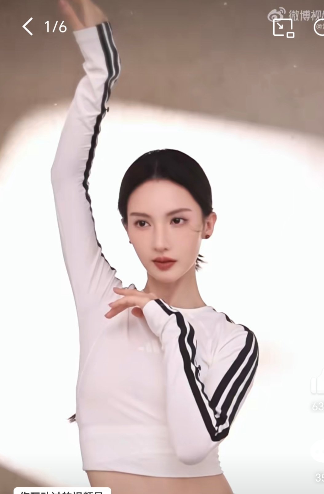 金晨身材曲线金晨的身材比例太绝了！修长天鹅颈衬得气质出众，细腰长腿更是将好身材展