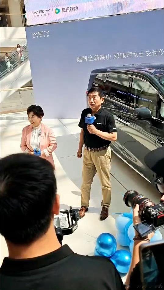 跟邓亚萍老师成为车友了！跟姚老板混一天吃9顿[超话] 家庭MPV怎么选？你看看人