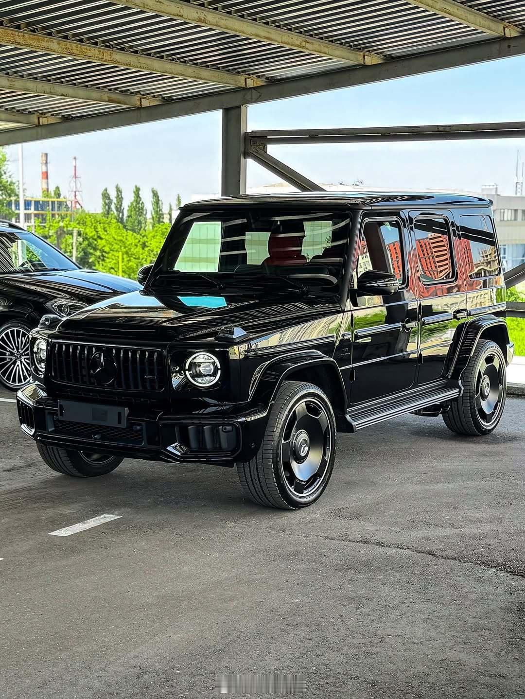 25款奔驰AMG G63，配备22英寸锻造五辐轮毂 ​​​
