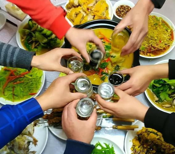 说句心里话，我越来越反感酒桌上劝酒的人。有的人明明不喜欢喝酒或者不能喝，对方还一