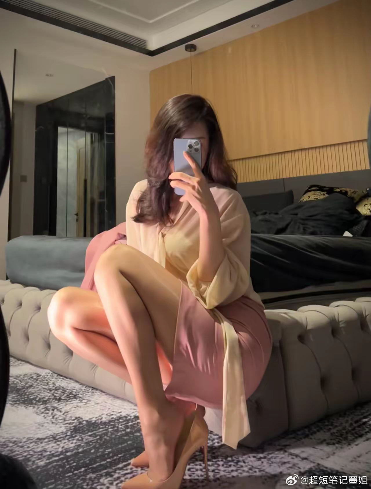 家人们，周末晚安啦✨不负时光，好好放松，一夜好眠迎美好。 