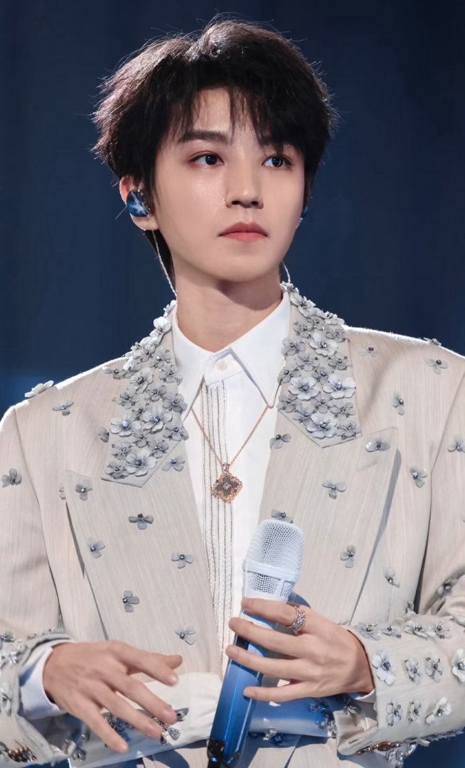 徐洁儿感谢小凯弟弟徐洁儿叫王俊凯小凯弟弟 谁能想到童年神曲《123木头人》的原唱