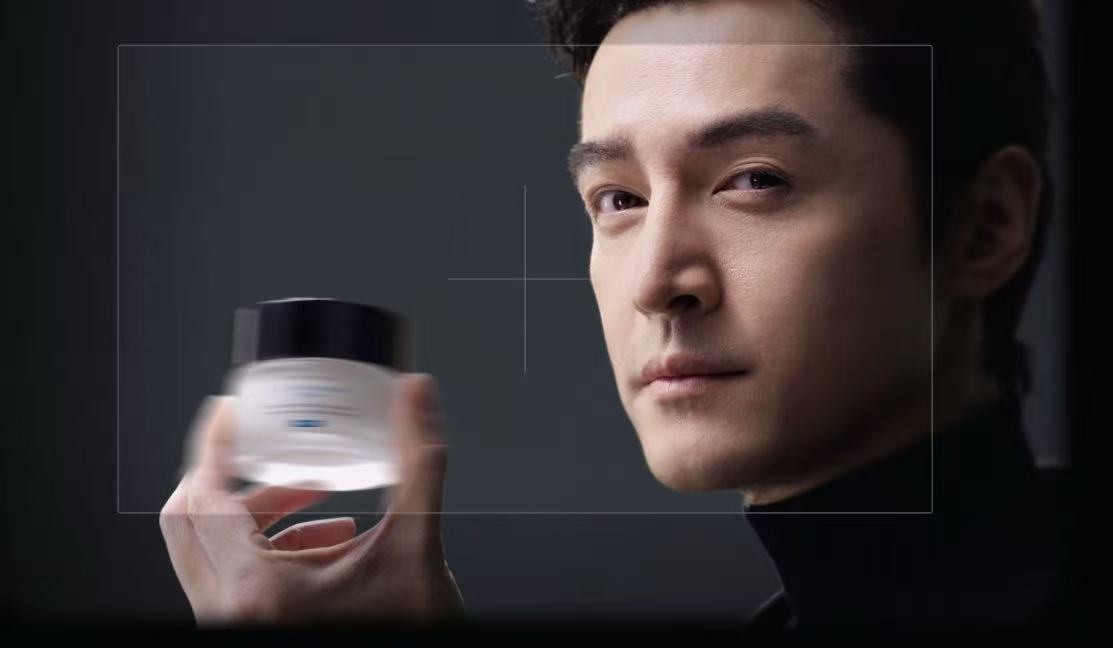 胡歌状态好能打建议内娱男演员都按这个标准来！保持这种“随时可入镜”的巅峰状态。