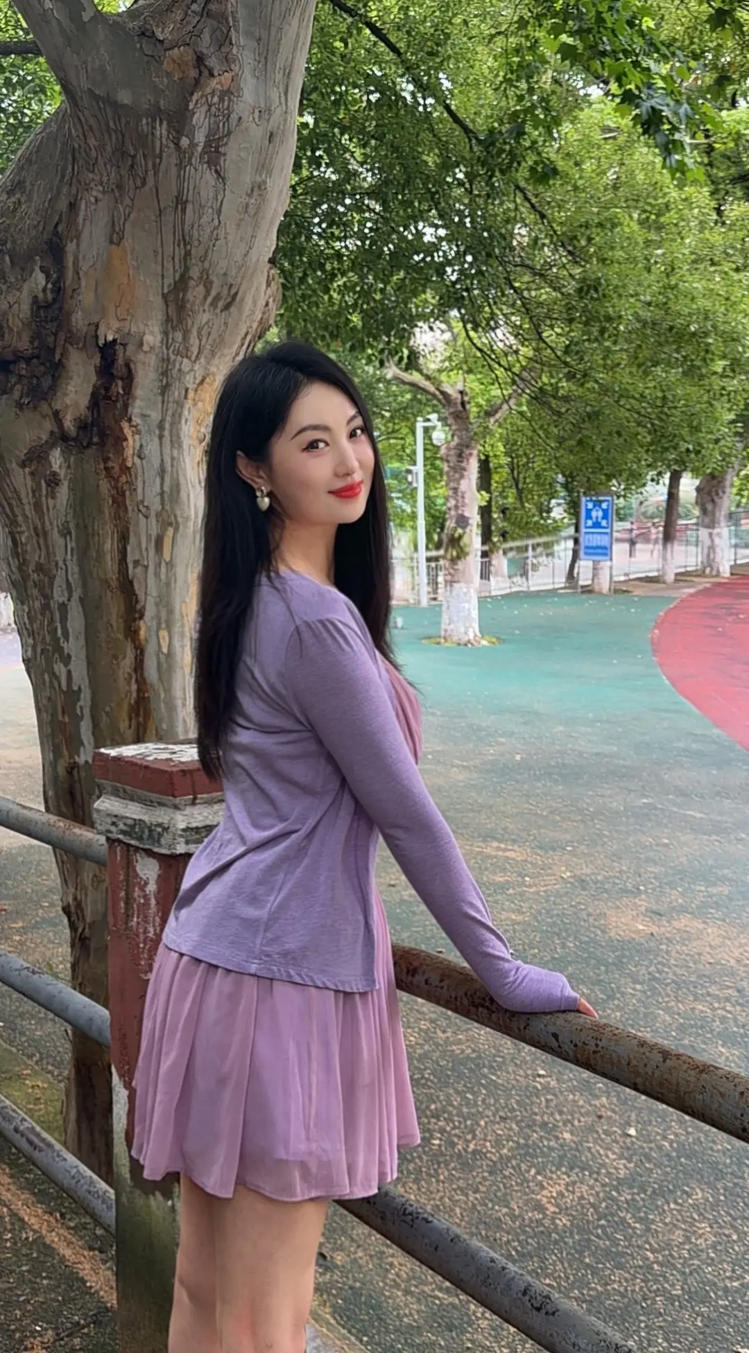 保持微笑的眼睛，才能看到更多美丽的风景…….