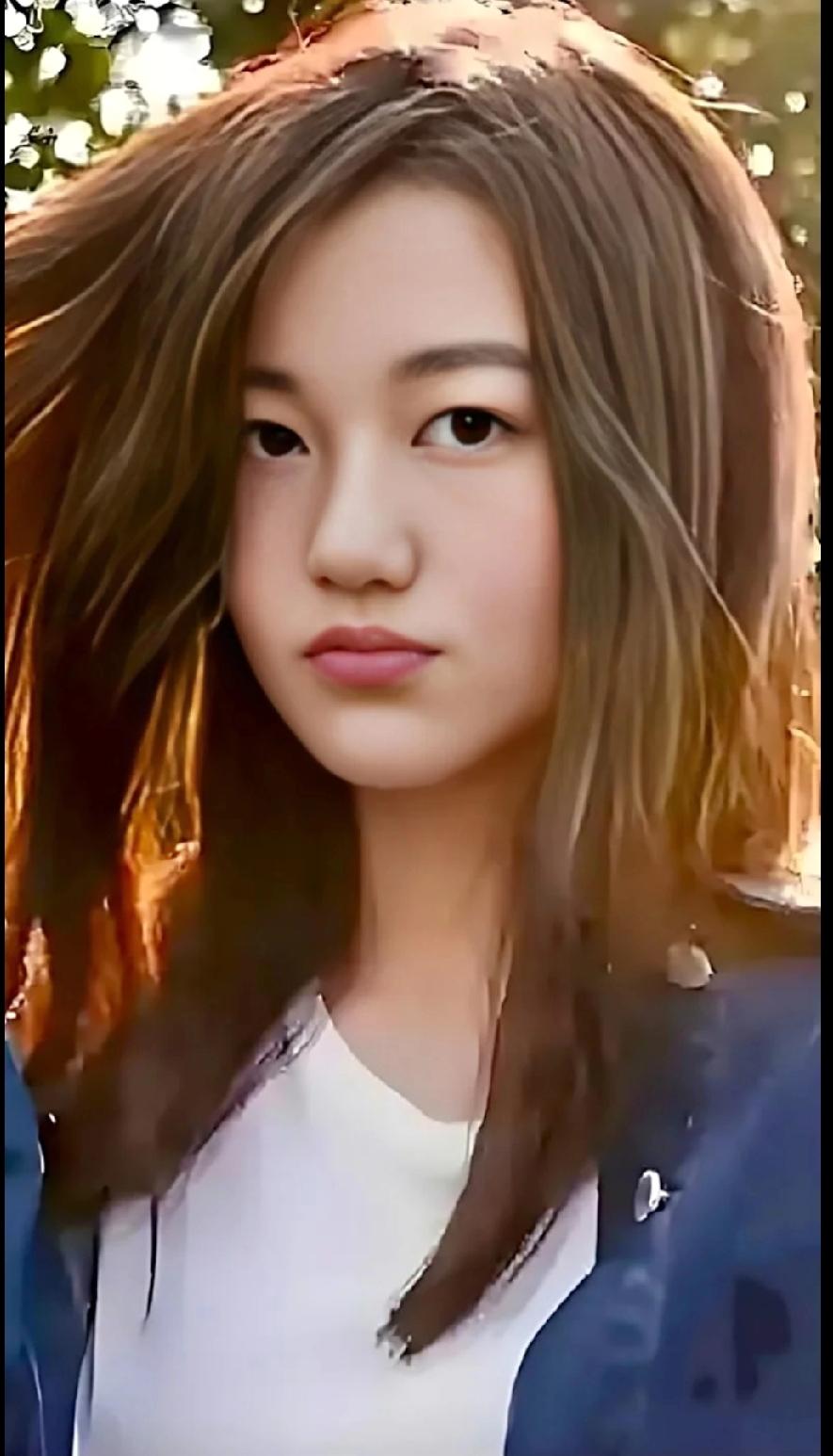 李嫣真是越长越好看啦✨
 
真的被李嫣这组图惊艳到了，完全长开了，气质越来越出挑