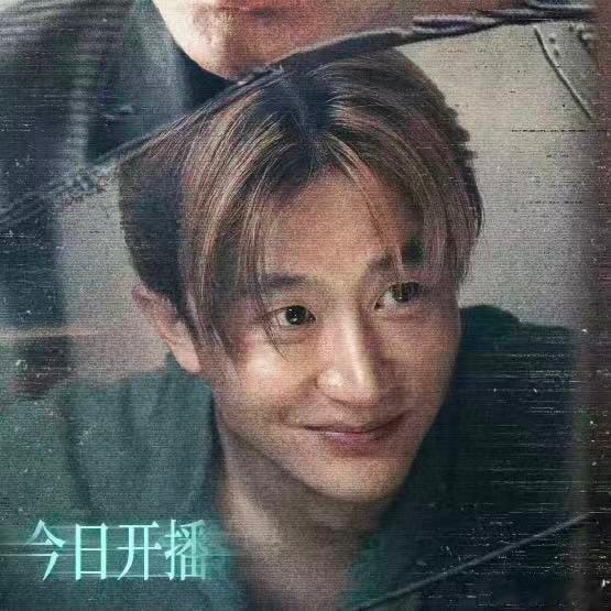 谁的童年DNA动了？黄轩在《命悬一生》看片会说黄毛是儿时梦想，只是这刀疤加大佬糙