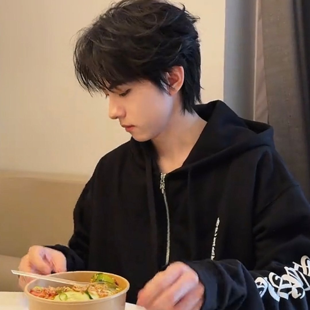 哎我去这个小肉脸 