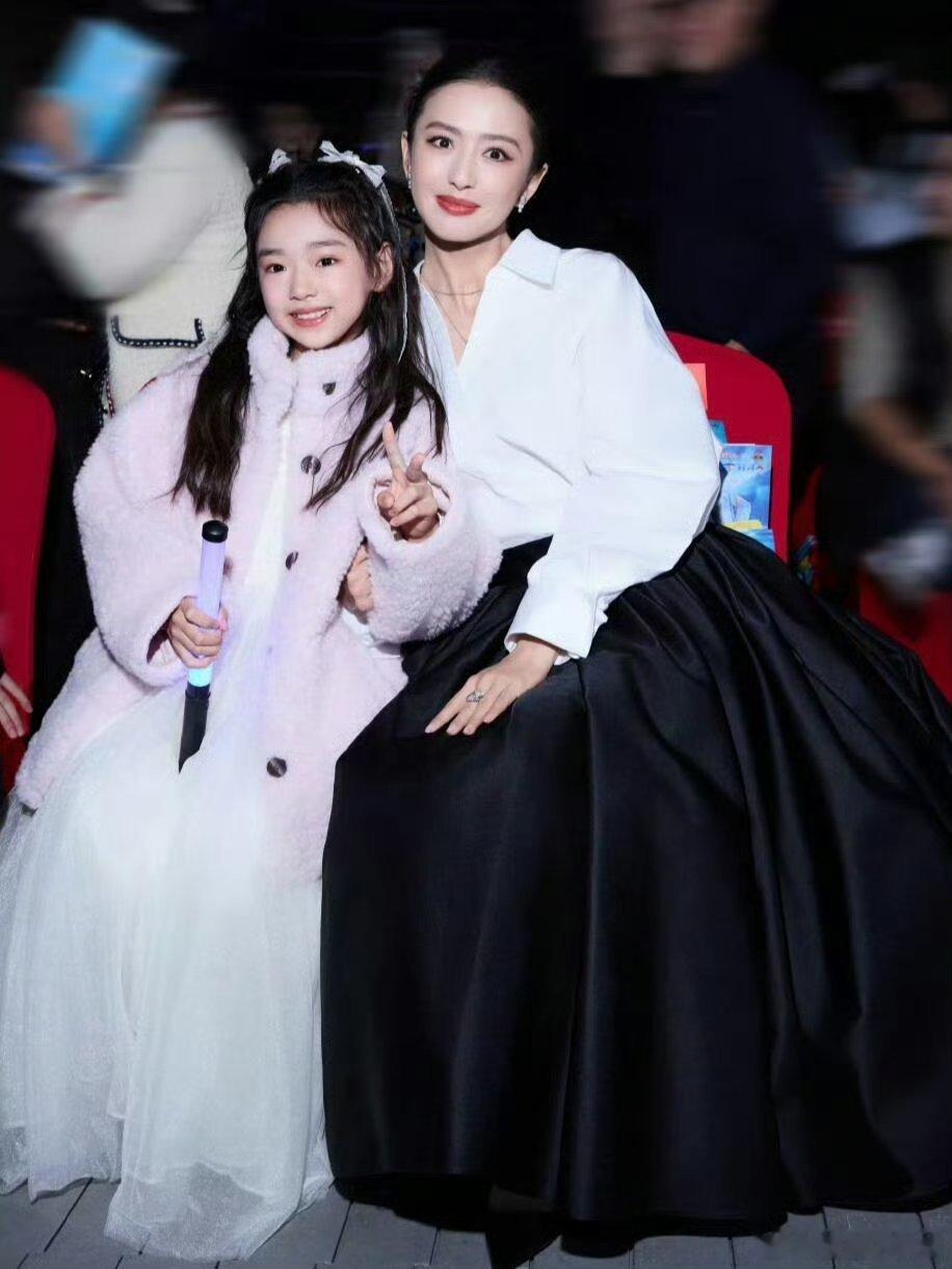 这对组合真的太戳心了！小酒窝在剧里又刻苦又会关心人，特别贴心，而佟丽娅演的妈妈却