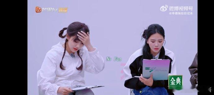 李艺彤[超话]李艺彤回忆唱英文歌名场面乘风2025李艺彤在三公训练时表示，全英文