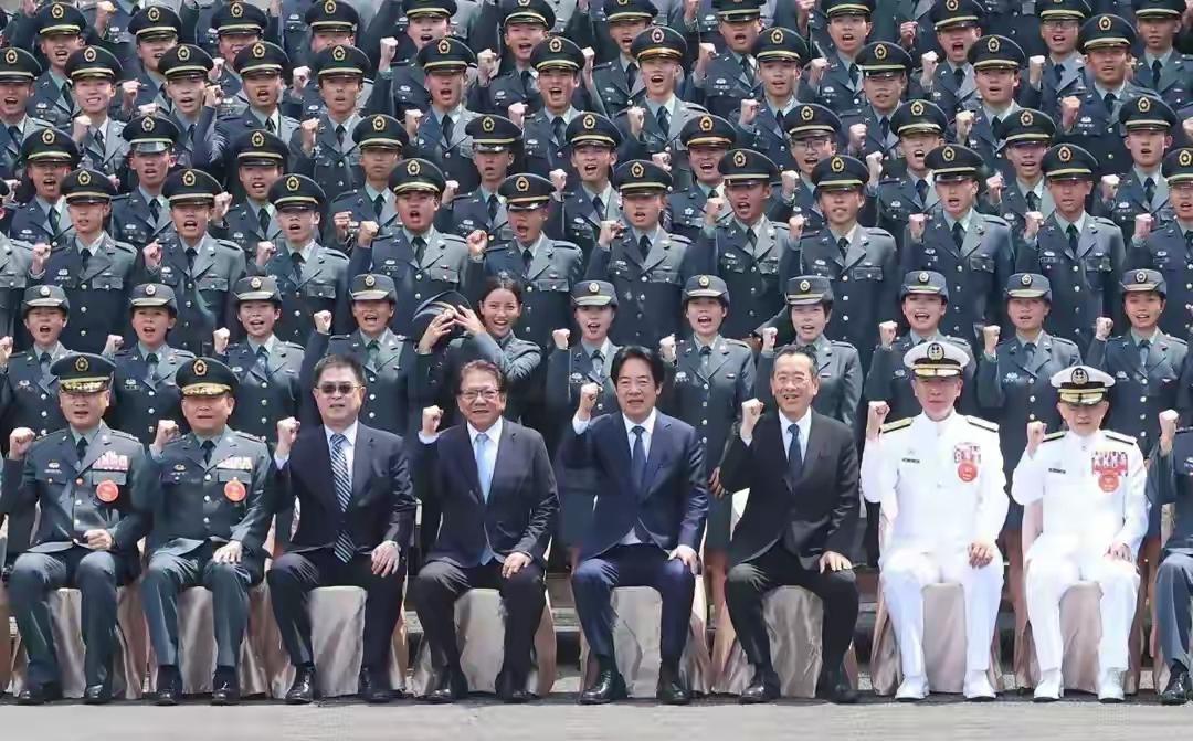 赖清德跑到军校大谈“拒绝中共统治”，拿加薪当诱饵骗人当炮灰
 
6月30日，台湾