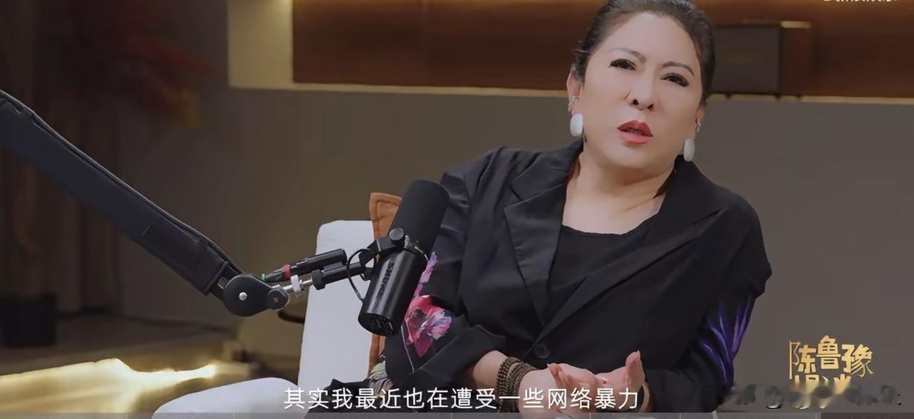 向太说：我最近在遭受一些网络暴力，未来我可能会和周星驰和好，但再也不会做回好朋友