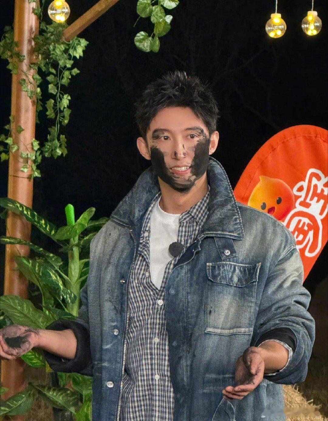 黄景瑜综艺破坏力惊人纸板过山车玩坏超搞笑 领黄景瑜=沉浸式拆家，每天都是派对！ 