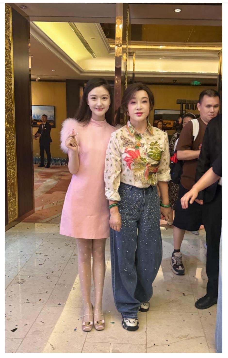 刘晓庆，除了眼神无光，身材真是绝了。
