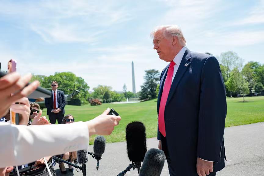 特朗普如果想善始善终，接下来最好的剧情就是急流勇退，以身体健康为由，体面的主动的