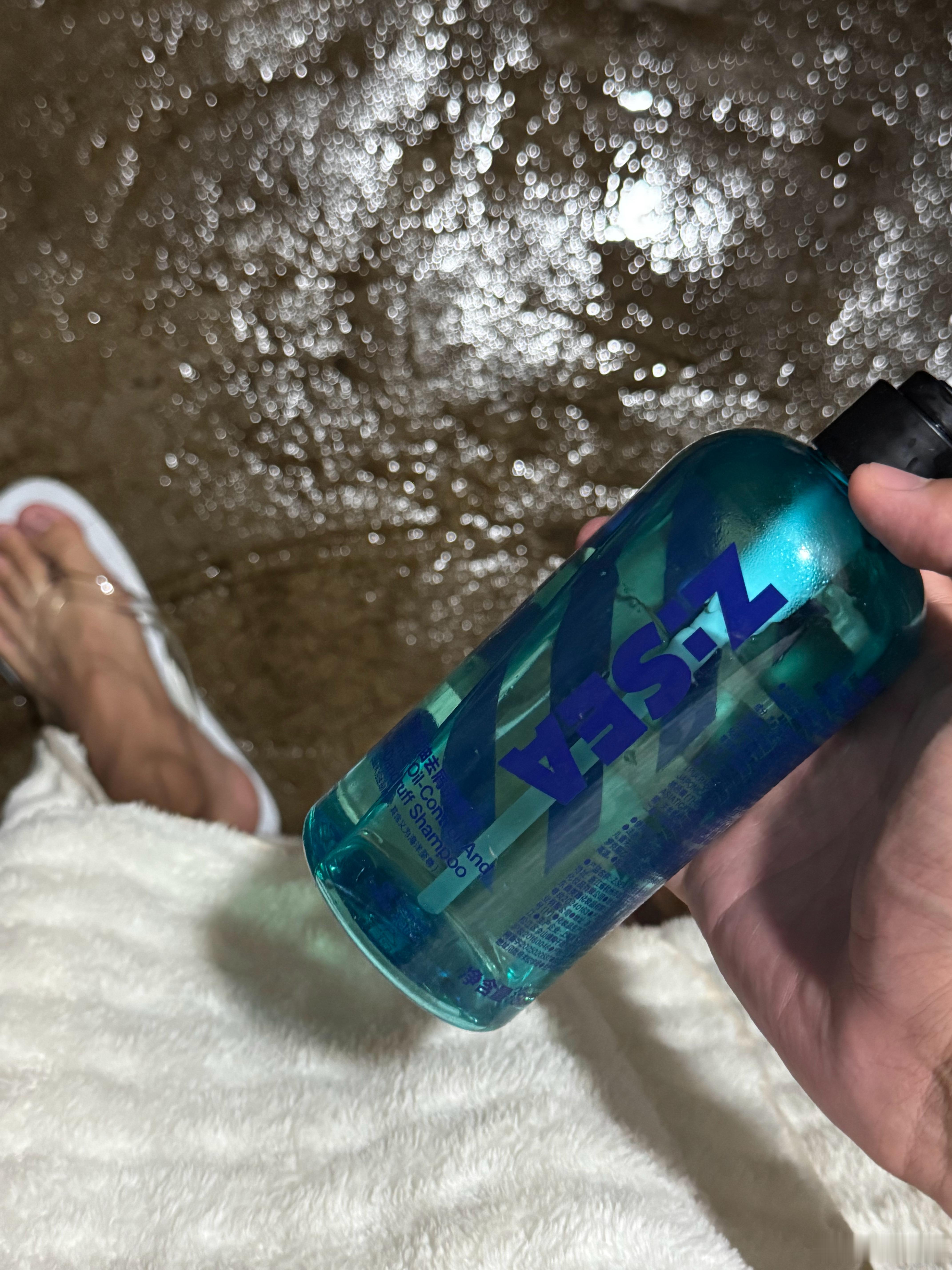 晚上好呀 宝子们 服了我自己拔洗头膏给小怔用上了幸好不是薄荷的 要不就清凉一夏了