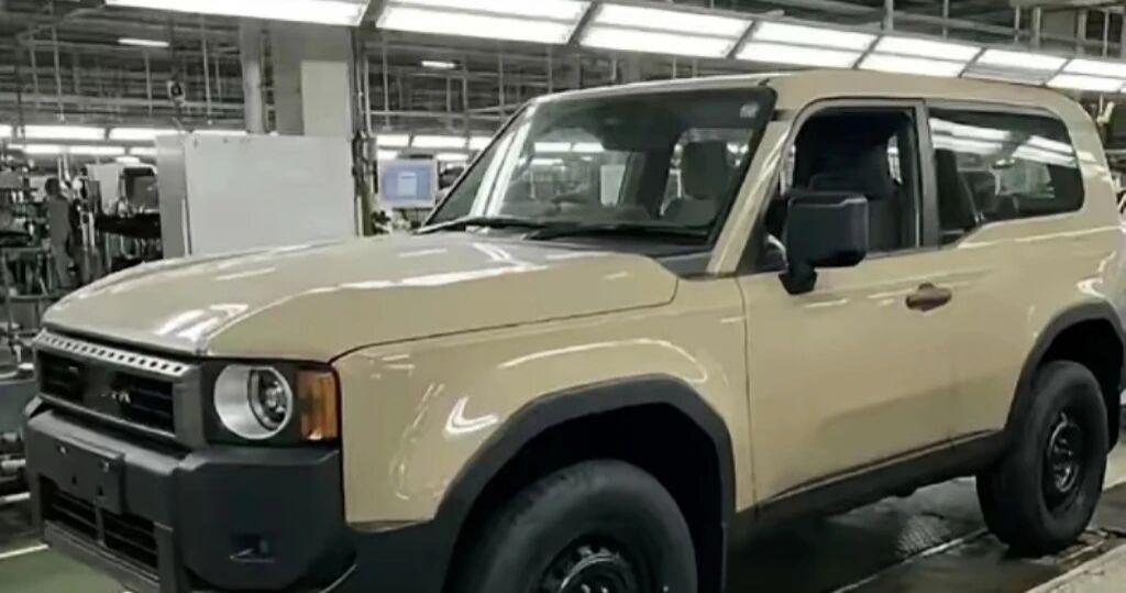 盼了十年的双门短轴普拉多终于登场，直接让越野圈沸腾。

短轴设计让接近角、转弯半