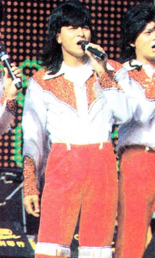 #電影傳說扫描# 1991年7月27日，#梅艳芳# 率众星为华东水灾筹集赈灾款而