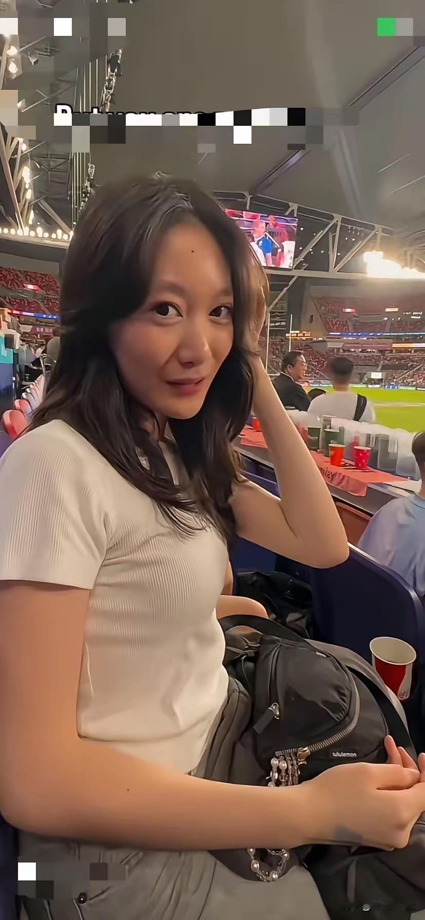 李小鹏女儿

这是长残了吧
14岁的年纪，发育的过分成熟，妥妥的ABC长相，完全