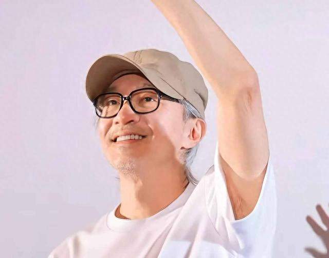 周星驰国庆杀疯了！不露面却霸屏，两部新作一部接一部定档