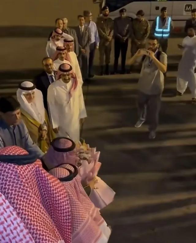 很多人不太清楚国际地位提升有啥实质好处。那么我们就来简单讲一。巴基斯坦正在经历一