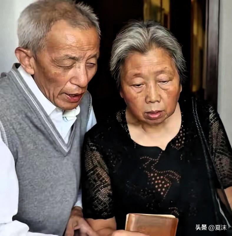 2013年，61岁的知青刘宝华重返米脂县，看望初恋马凤兰。意外发现，凤兰竟然给他