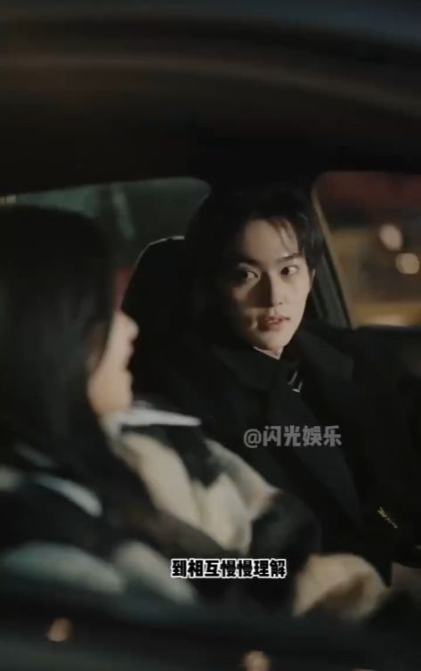 短剧成为科技圈的新宠，我也要紧跟时代的步伐。作为职场新人，我要在短剧中寻找与艺人