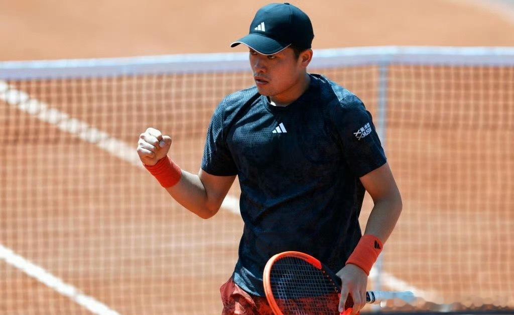 🟠ATP1000马德里男单资格赛首轮✅🇨🇳吴易昺6-1/7-5击败🇮🇳