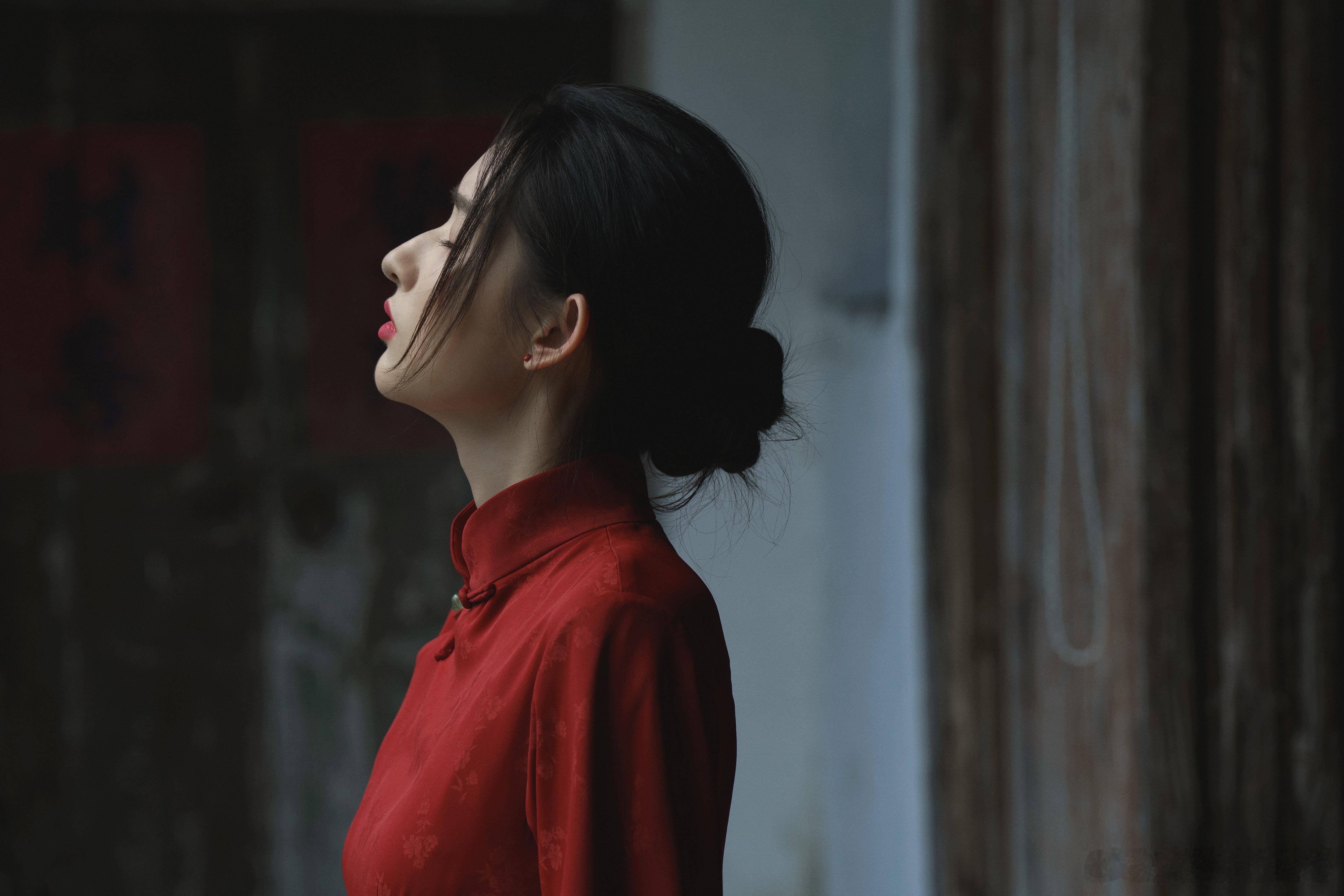 王玉雯无声反抗太带感了 王玉雯的陈菜菜演得太绝！被逼订亲切西瓜，把所有愤怒都压在