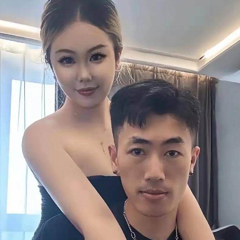 家人们，青岛一护士带男朋友值班这事儿，简直像颗炸弹，在网络上炸开了锅！大家都在指