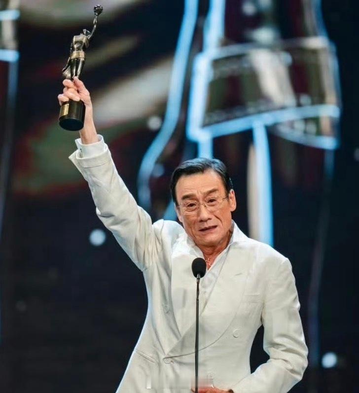 梁家辉5封金像奖影帝爆哭5次影帝，仅次于梁朝伟6次；15次提名，仅次于刘青云18