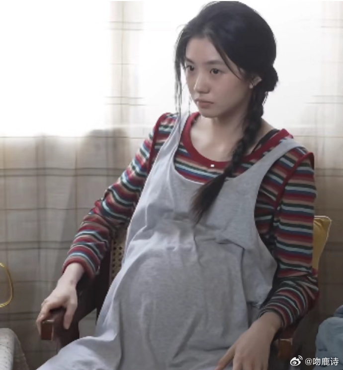 沃趣新惊喜  00后花都惊艳变身，解锁“孩子妈”新角色。青春活力与母爱温柔碰撞，